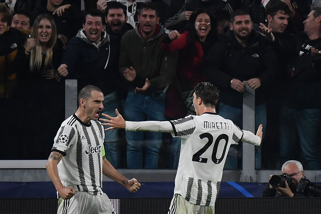 Bianconeri kemudian mencetak gol balasan melalui Leonardo Bonucci pada menit ke-39. Bek veteran itu berhasil masuk ke kotak penalti PSG dan menyundul bola hasil umpan Juan Cuadrado. Skor 1-1 bertahan sampai akhir babak pertama.