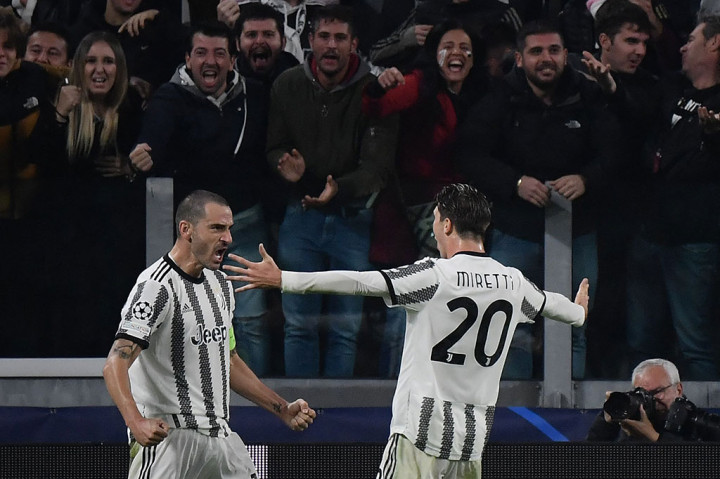 Bianconeri kemudian mencetak gol balasan melalui Leonardo Bonucci pada menit ke-39. Bek veteran itu berhasil masuk ke kotak penalti PSG dan menyundul bola hasil umpan Juan Cuadrado. Skor 1-1 bertahan sampai akhir babak pertama.