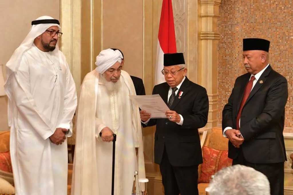  Presiden Joko Widodo menerima Anugerah Perdamaian Hasan bin Ali Peace Award dari Abu Dhabi Forum for Peace (ADFP) karena dianggap menjadi panutan dalam memperkuat perdamaian dunia.