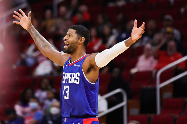 Paul George mencetak 28 poin saat memimpin Los Angeles Clippers menundukkan Houston Rockets 109-101 dalam lanjutan NBA di Toyota Center, Texas, Kamis, 3 November 2022 WIB.