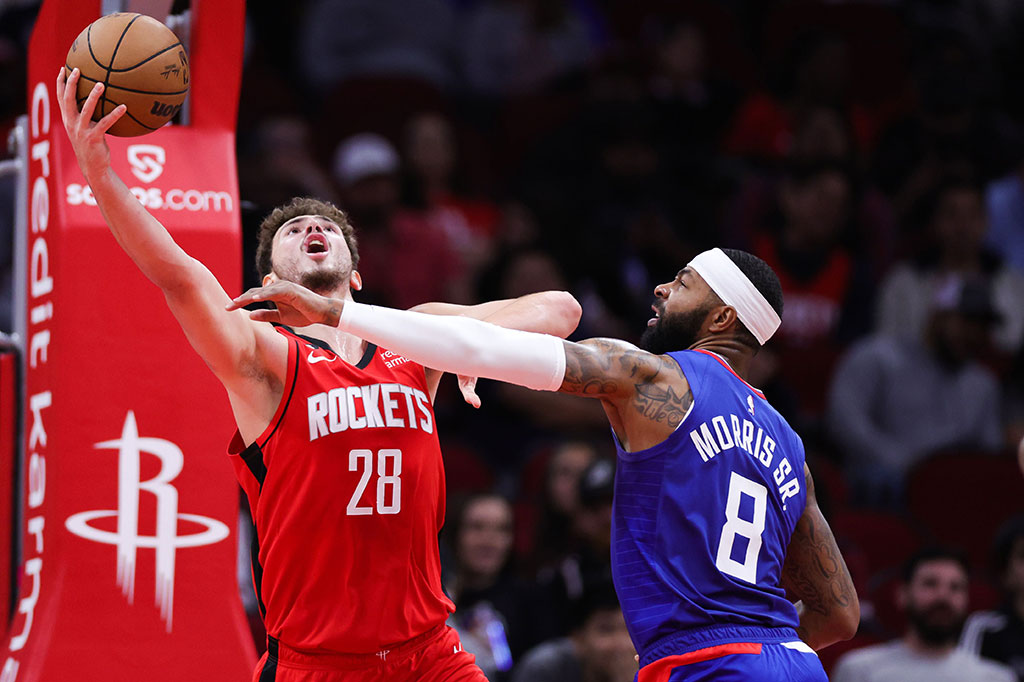 Alperen Sengun jadi pemasok angka utama tuan rumah dengan raihan dwiganda 26 poin dan 13 rebound.