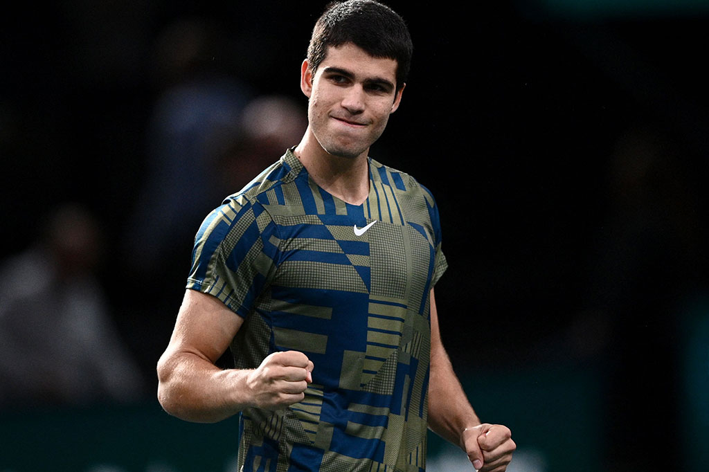 Alcaraz, yang berharap untuk memenangi gelar Masters ketiga tahun ini setelah keberhasilan sebelumnya di Miami dan Madrid, mengalahkan mantan peringkat tiga dunia Dimitrov 6-1, 6-3 dalam 72 menit.