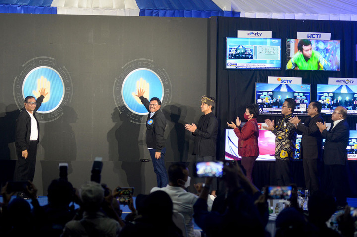 Kementerian Komunikasi dan Informatika menghentikan siaran televisi analog atau analog switch-off (ASO) pada Kamis 3 November 2022 dini hari WIB untuk mewujudkan tranformasi digital.