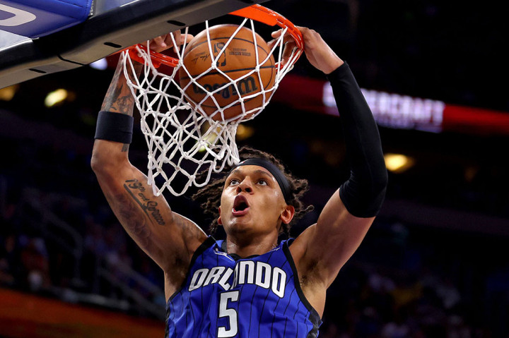 Debutan bintang Paolo Banchero menambahkan 22 poin dan delapan rebound, bagi Magic yang mencapai tingkat konversi tembakan terbuka 53,8 persen.