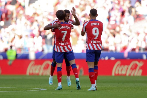 Atletico akhirnya berhasil lolos dari kekalahan pada menit ke-78 lewat sepakan kaki kiri Joao Felix usai menyelesaikan umpan pemain pengganti, Thomas Lemar.