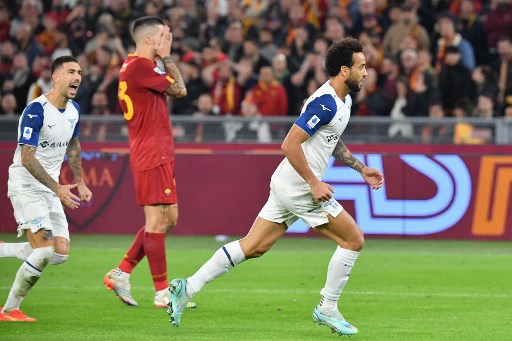 Lazio akhirnya bisa membuka skor dari jarak dekat pada menit ke-29. Gol berawal dari kesalahan Roger Ibanez yang menggulirkan bola ke titik putih. Bola berhasil dikuasai Felipe Anderson dan dengan tenang menaklukkan kiper Rui Patricio. Tim tam unggul 1-0.