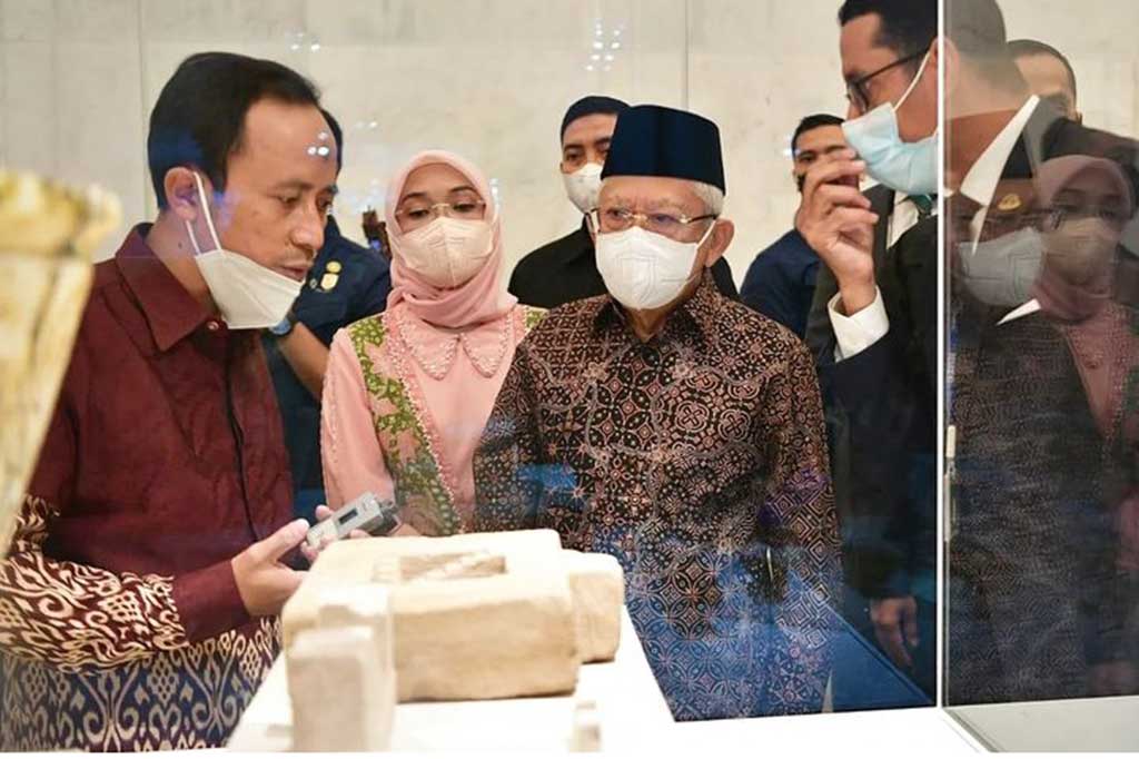 Wapres menyaksikan secara langsung barang-barang dari berbagai periode waktu sepanjang sejarah Mesir, seperti artefak, perhiasan, alat cocok tanam, pakaian, dan berbagai macam jenis peti mati raja Mesir. Salah satu hal menarik yang menjadi perhatian Wapres di museum ini adalah lembaran Kitab Taurat yang dipercaya ditulis tangan sejak zaman Nabi Musa dan berisi 304.805 huruf.