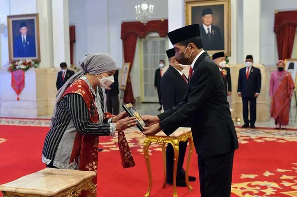 Lima tokoh tersebut merupakan hasil seleksi Dewan Gelar, Tanda Jasa, dan Tanda Kehormatan, yang telah berjasa bagi bangsa dan negara.