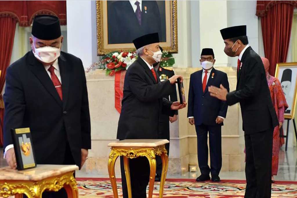 Penganugerahan itu berdasarkan Keputusan Presiden Nomor 96 TK Tahun 2022 tentang Penganugerahan Gelar Pahlawan Nasional, yang ditetapkan di Jakarta 3 November 2022.