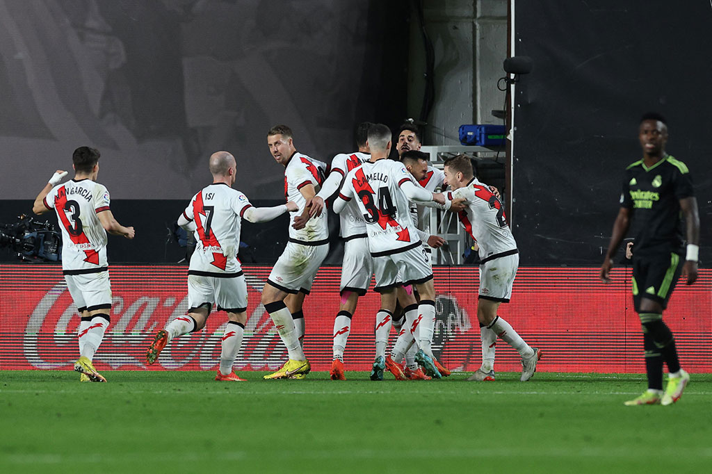 Tuan rumah berhasil membuka keunggulan saat laga baru berjalan lima menit. Umpan tarik Fran Garcia dari sisi kiri berhasil disambar oleh Santi Comesan untuk menjebol gawang Madrid yang dikawal Thibaut Courtois. Skor menjadi 1-0.