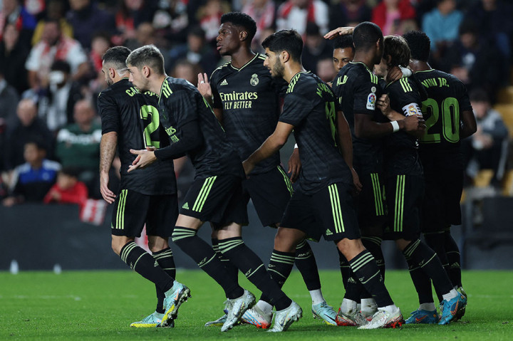 Madrid baru bisa menyamakan kedudukan pada menit ke-37. Wasit menunjuk titik putih setelah meninjau VAR usai Marco Asensio dijatuhkan Fran Garcia. Luka Modric yang maju sebagai eksekutor berhasil mengecoh Stole Dimitrievski dan mengubah kedudukan menjadi 1-1.