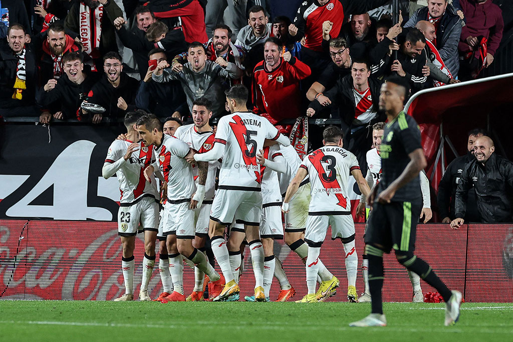 Pada menit ke-67, Rayo mendapat hadiah penalti setelah Dani Carvajal melakukan handball di kotak terlarang Madrid. Oscar Trejo sukses menjalankan tugasnya sebagai eksekutor untuk membawa Rayo unggul 3-2.