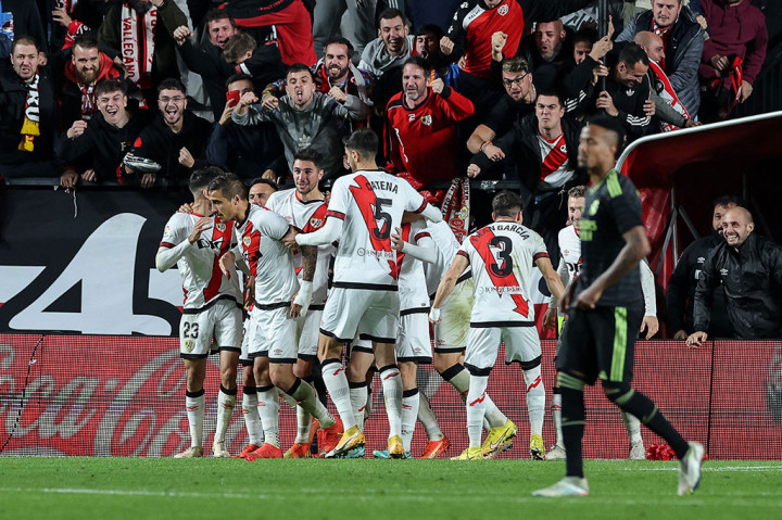 Pada menit ke-67, Rayo mendapat hadiah penalti setelah Dani Carvajal melakukan handball di kotak terlarang Madrid. Oscar Trejo sukses menjalankan tugasnya sebagai eksekutor untuk membawa Rayo unggul 3-2.