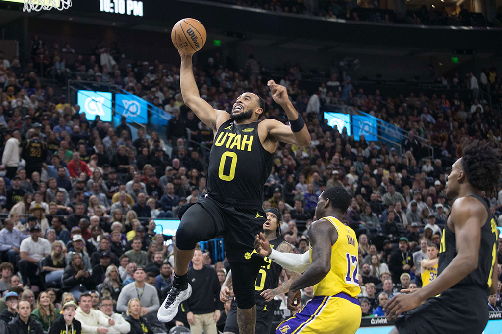 Setelah meraih dua kemenangan beruntun, Los Angeles Lakers kembali terpuruk dengan mengalami tiga kekalahan beruntun dan yang terakhir saat menghadapi Utah Jazz di Vivint Smart Home Arena, Selasa, 8 November 2022 WIB. Lakers kalah 116-139.