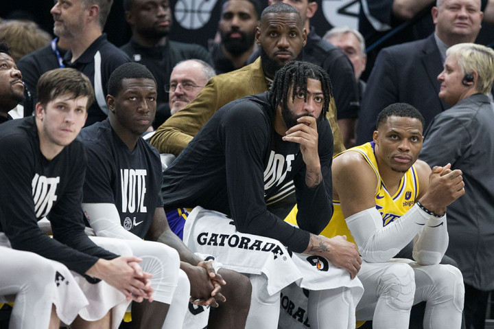 Bermain tanpa Lebron James yang absen karena cedera kaki kiri menambah derita bagi Lakers yang kembali haus akan kemenangan.