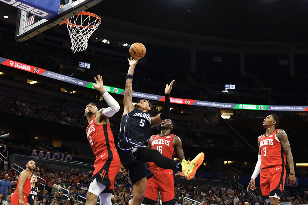 Paolo Banchero menjadi pemain Magic yang tampil gemilang dengan 30 poin, enam rebound, empat assist, dan dua steal disusul Franz Wagner dengan 23 poin dari 9 dari 12 tembakan.