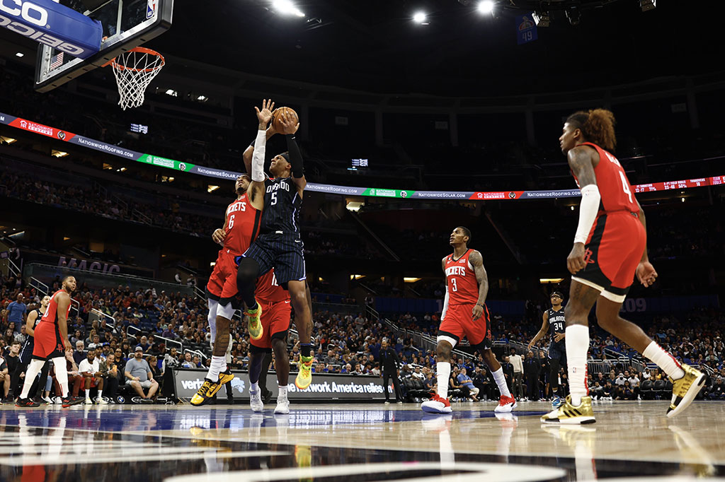 Banchero menjadi pebasket muda kelima dalam sejarah NBA yang mencatatkan 30 poin berturut-turut dan bergabung dengan deretan pemain hebat seperti LeBron James (2003), Devin Booker (2016), Luka Doncic (2019) dan Zion Williamson (2020).