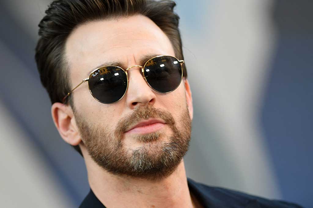 Terpilihnya bintang The Grey Man dan Captain America ini sebagai pria terseksi diungkap selama siaran The Late Show with Stephen Colbert pada Senin, 8 November 2022 malam waktu setempat.