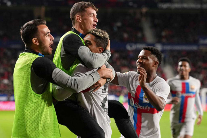 Barca justru berbalik unggul 2-1 pada menit ke-85 lewat sundulan Rapinha meneruskan umpan lambung Frankie de Jong.