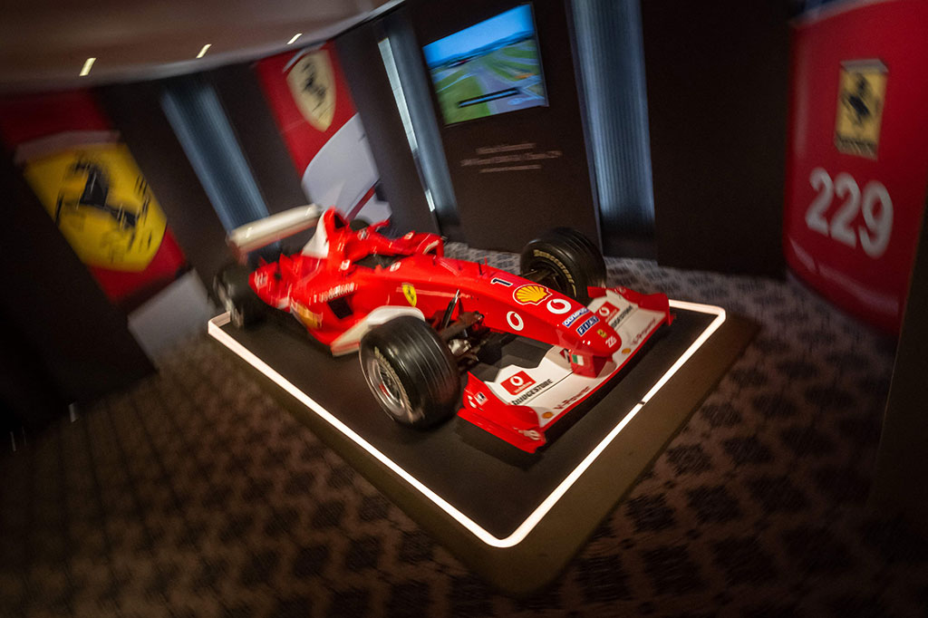 Schumacher mengendarai mobil tersebut sebanyak sembilan kali, memenangi lima Grand Prix pada 2003 serta membawanya ketika meraih gelar juara dunia di Jepang.