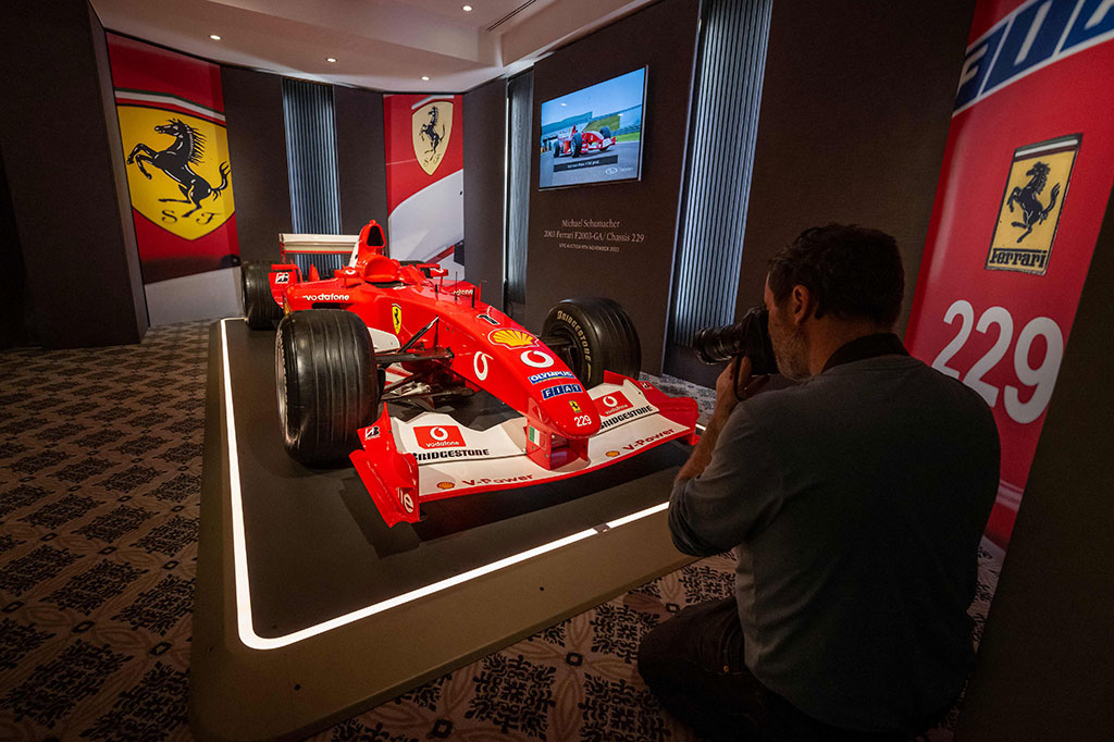 Harga terakhir mobil tersebut, ditawarkan oleh seorang pembeli yang tidak disebutkan namanya lewat sambungan telefon yang terlibat perang harga selama lebih dari 40 menit, melampaui ekspektasi karena rumah lelang Sotheby's memperkirakan F2003-GA bakal mencapai 9,5 juta francs Swiss.