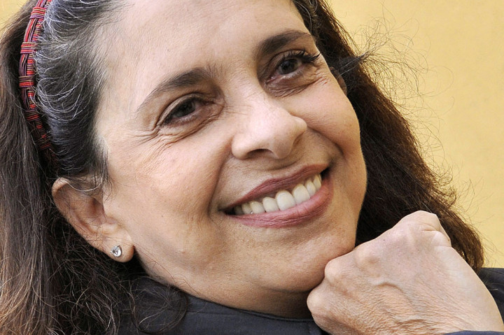 Penyanyi terkenal Brasil, Gal Costa, yang suara kristal dan sensualitas transgresifnya membuatnya menjadi inspirasi gerakan Tropicalia pada 1960-an, meninggal dunia pada Rabu, 9 November 2022. Gal Costa meninggal di usia 77 tahun.
