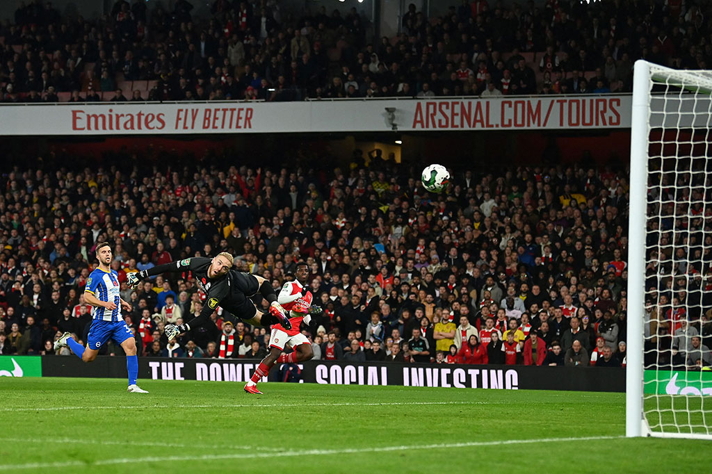 The Gunners unggul lebih dulu pada menit ke-20 melalui sepakan first time Eddie Nketiah di dalam kotak penalti.