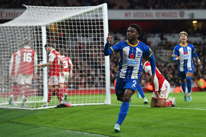 Tim tamu memperbesar keunggulan menjadi 3-1, 13 menit berselang lewat aksi brilian Tariq Lamptey. 