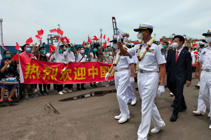 Peace Ark adalah kapal RS yang dirancang dan dibangun oleh Tiongkok. Dilengkapi dengan peralatan medis tercanggih, ia mampu melakukan diagnosis dan perawatan serta pembedahan biasa. Peace Ark ditugaskan dengan berbagai misi termasuk bantuan maritim, layanan medis darurat, dan bantuan kemanusiaan di luar negeri.