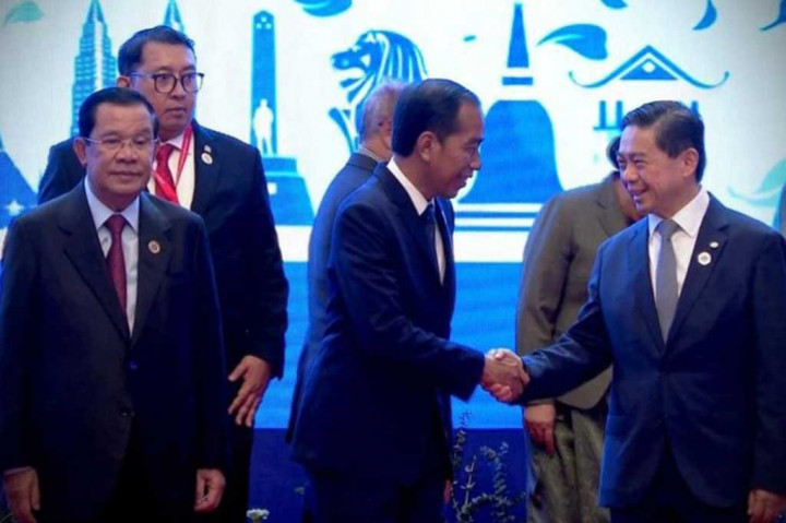 Dalam pertemuan tersebut Jokowi menyerukan pemerintah dan parlemen negara ASEAN harus bersinergi untuk memperkokoh kesatuan dan sentralitas ASEAN di tengah dinamika geopolitik dan situasi dunia yang semakin mengkhawatirkan.