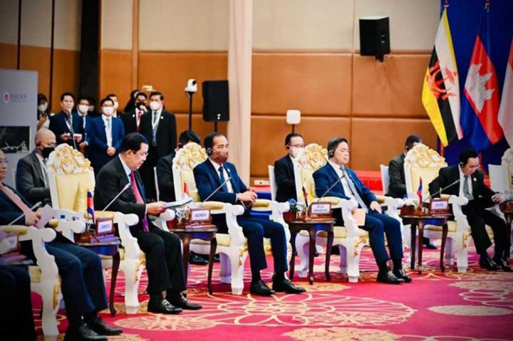 Jokowi menyampaikan keinginan Indonesia sebagai Ketua ASEAN 2023 untuk berkontribusi membangun kawasan yang lebih kuat, mampu menghadapi tantangan masa depan yang makin kompleks, mampu melindungi kawasan dari guncangan eksternal, dan mampu mempertahankan independensi ASEAN di tengah rivalitas kekuatan besar.