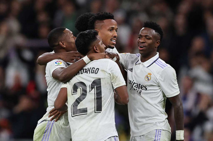 Madrid kemudian membuka keunggulan pada menit ke-40 lewat sundulan Eder Militao menyambut umpan silang Toni Kroos.