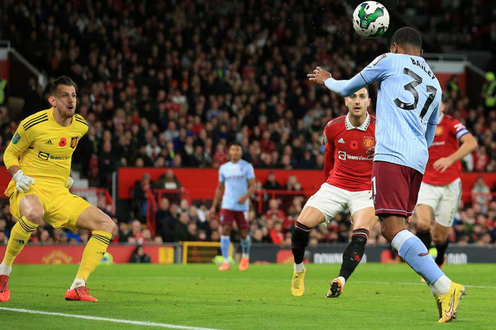 MU kembali tertinggal pada menit ke-61 akibat gol bunuh diri Diogo Dalot yang gagal mengantisipasi bola sundulan Leon Bailey.