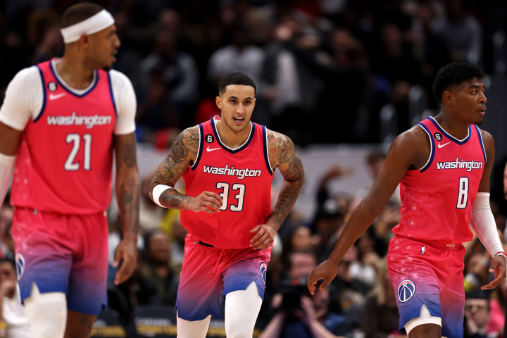 Kyle Kuzma mencetak 36 poin tertinggi musim, 11 rebound dan enam assist untuk membantu Washington Wizards meraih kemenangan 113-105 atas tim tamu Dallas Mavericks pada laga NBA di Capital One Arena, Jumat, 11 November 2022 WIB.
