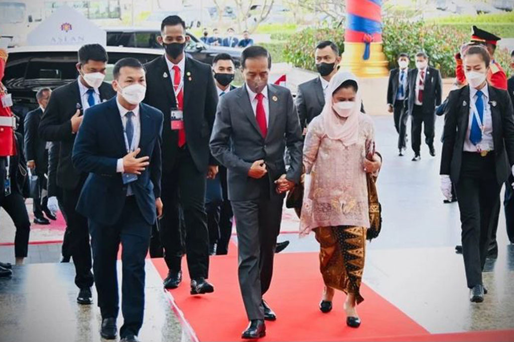 Jokowi dan Iriana tiba di Hotel Sokha sekitar pukul 07.50 waktu setempat.