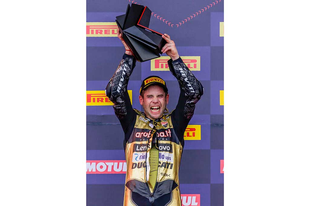 Pembalap Aruba.it Racing - Ducati itu mengunci gelar juara dunia World Superbike 2022 setelah finis P2  di belakang rivalnya Toprak Razgatlioglu pada balapan (Race) 2.