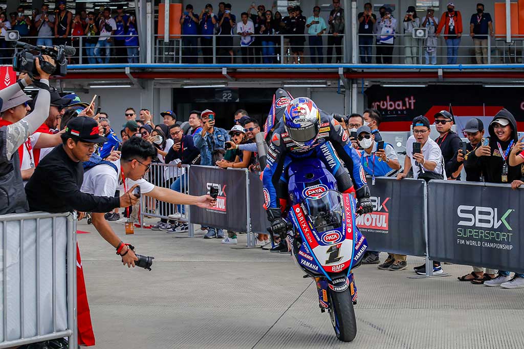 Sementara itu, Toprak, pembalap asal Turki berhasil menyelesaikan misinya yaitu memenangi tiga balapan di Sirkuit Mandalika yaitu Race 1, Superpole Race dan Race 2.