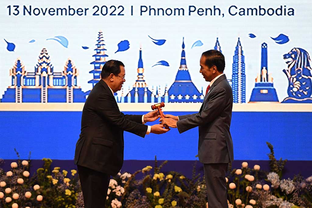 Indonesia menerima estafet keketuaan ASEAN dari Kamboja dan akan menjadi Ketua ASEAN pada tahun 2023. Penyerahan keketuaan tersebut berlangsung pada Upacara Penutupan KTT Ke-40 dan Ke-41 serta KTT Terkait lainnya di Hotel Sokha Phnom Penh, Minggu, 13 November 2022.