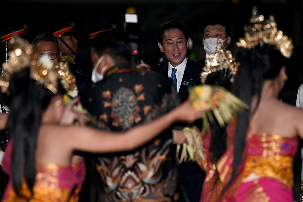 Perdana Menteri Jepang Fumio Kishida beserta istri Yuko Kishida tiba di Bali Senin, 14 November 2022 dini hari sekitar pukul 00.30 WITA, untuk menghadiri KTT G20 Indonesia.