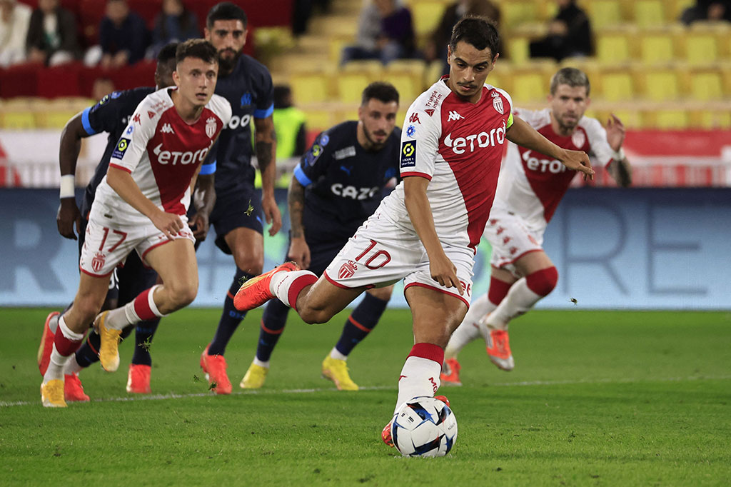 Monaco menyamakan kedudukan pada menit ke-45 ketika Leonardo Balerdi menjatuhkan Krepin Diatta di dalam kotak penalti yang berujung penalti yang diselesaikan dengan baik oleh Wissam Ben Yedder.