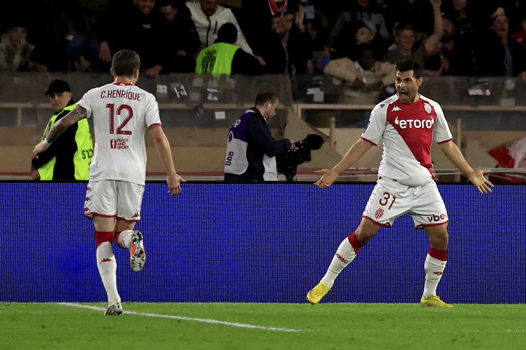 Monaco tampil lebih baik pada awal babak kedua sampai kemudian mereka berbalik unggul 2-1 pada menit ke-72 berkat gol Kevin Volland setelah mendapatkan assist dari Aleksandr Golovin.