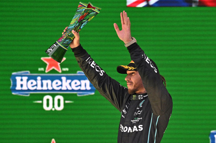 Sementara itu Lewis Hamilton menjadi runner-up,  finis 1,529 detik di belakang rekan senegaranya Russell, sehingga Mercedes finis 1-2. 