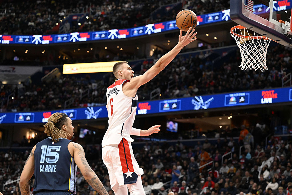 Kristaps Porzingis memimpin Wizards dengan raihan 25 poin, Deni Avdija menambahkan 21 poin, sementara Bradley Beal masih absen setelah memasuki status protokol kesehatan NBA.