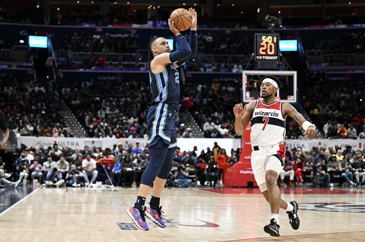 Dillon Brooks memimpin Grizzlies dengan raihan 19 poin, sedangkan Steven Adams berkontribusi dwiganda 12 poin dan 10 rebound.