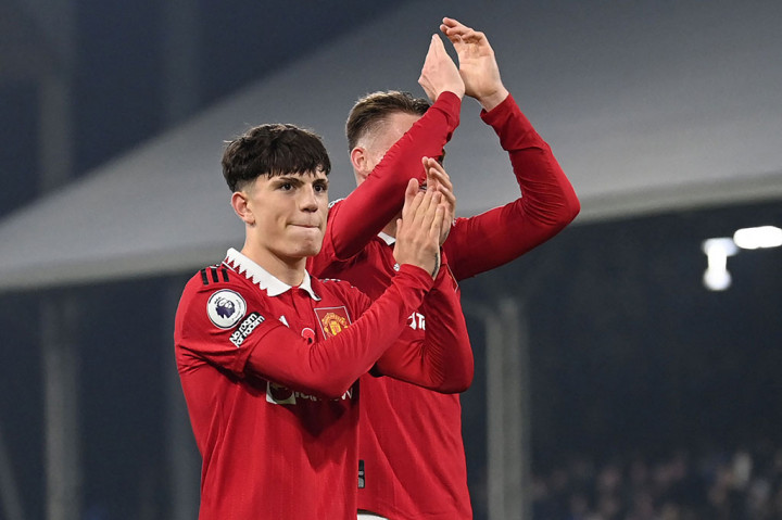 Setan Merah kini memasuki jeda Piala Dunia dengan masih menduduki urutan kelima di bawah Tottenham Hotspur namun perolehan poin mereka bertambah menjadi 26 poin atau tiga poin di bawah Spurs namun menyimpan satu pertandingan lebih banyak. Sebaliknya tuan rumah Fulham kini menduduki urutan kesembilan dengan 19 poin.