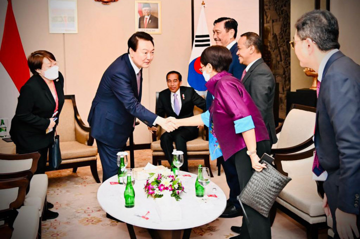 Presiden Yoon juga menyampaikan terima kasih kepada Presiden Jokowi yang turut berduka cita atas tragedi yang terjadi di Itaewon, Korsel, beberapa waktu lalu. 