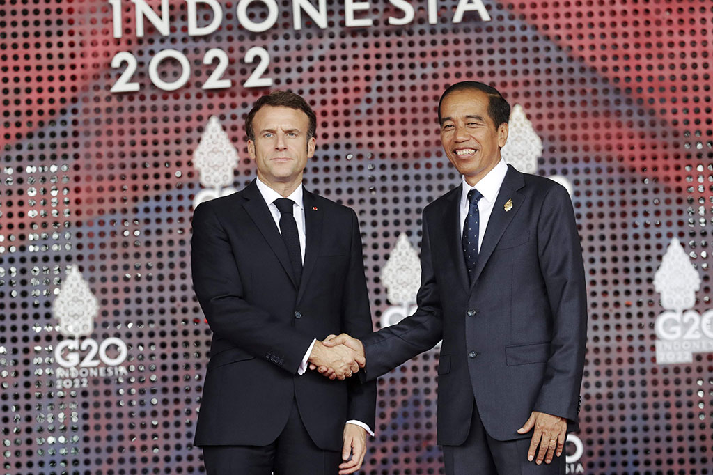 Jokowi sambut Presiden Prancis Emmanuel Macron.