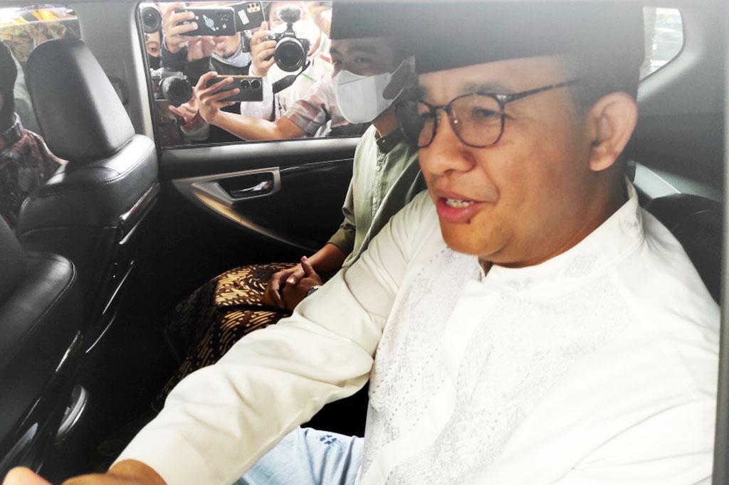 Sementara Gibran mengatakan pertemuan tersebut banyak membahas soal transportasi umum dan permasalahan kota. 