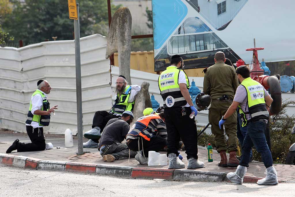 Tentara Israel melaporkan serangan penusukan tersebut terjadi di dekat Zona Industri Ariel di Tepi Barat utara. Ariel adalah salah satu komunitas pemukim Israel terbesar di wilayah Palestina yang diduduki.