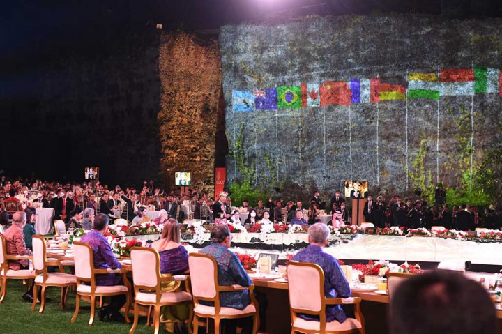 Delegasi Konferensi Tingkat Tinggi (KTT) G20 mendapat sajian yang unik saat makan malam usai mengadakan serangkaian pembahasan mengenai berbagai isu global.